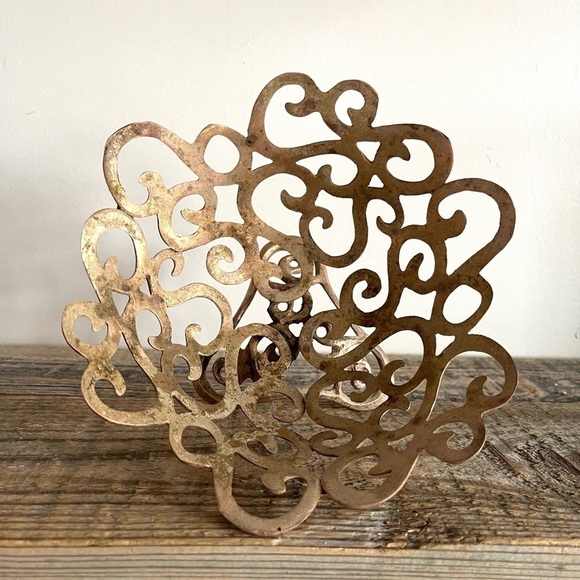 Brass scroll basket - Picture 2 of 5